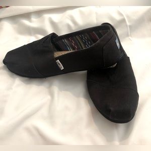 Black Women’s Size 8 TOMS